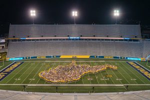 Annual class photo session held for new Mountaineers
